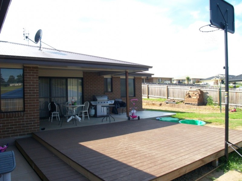 22 Koma Circuit, Bega NSW 2550