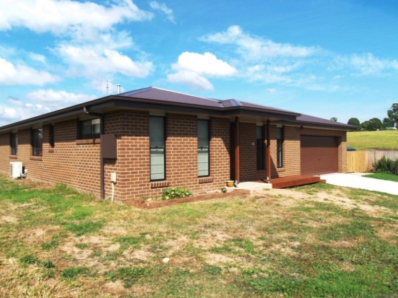 22 Koma Circuit, Bega NSW 2550