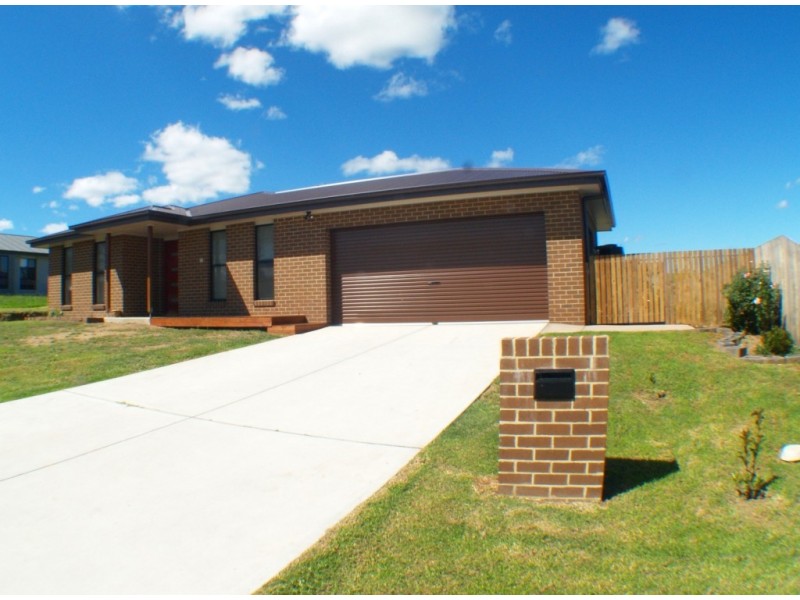 22 Koma Circuit, Bega NSW 2550