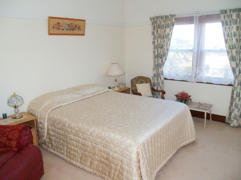 5 Belmore St, Bega NSW 2550