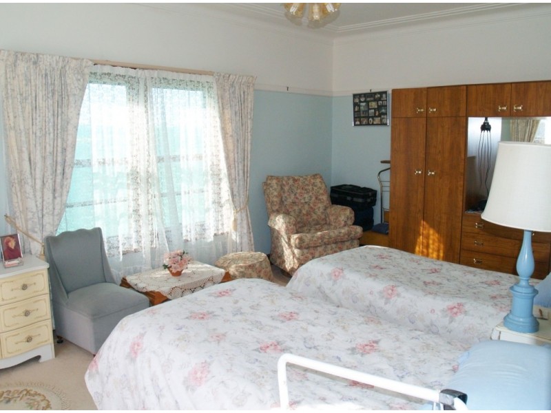 5 Belmore St, Bega NSW 2550