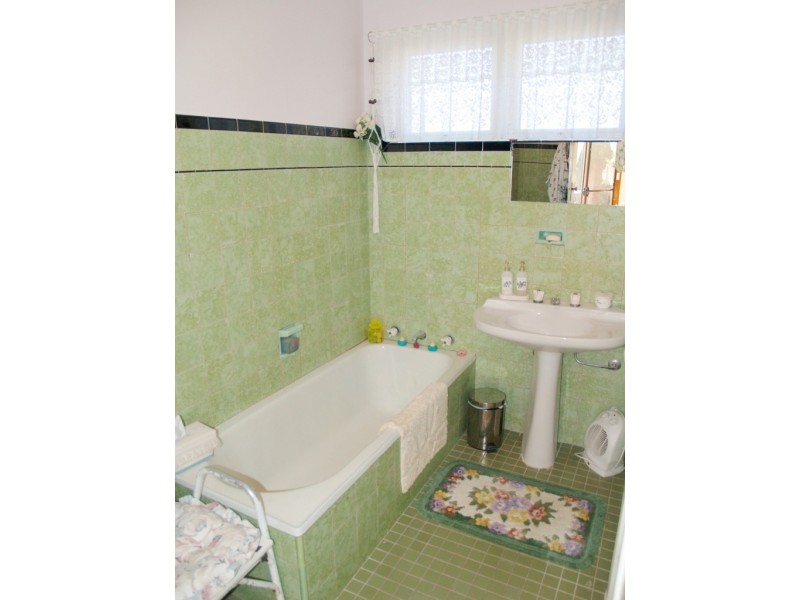 5 Belmore St, Bega NSW 2550