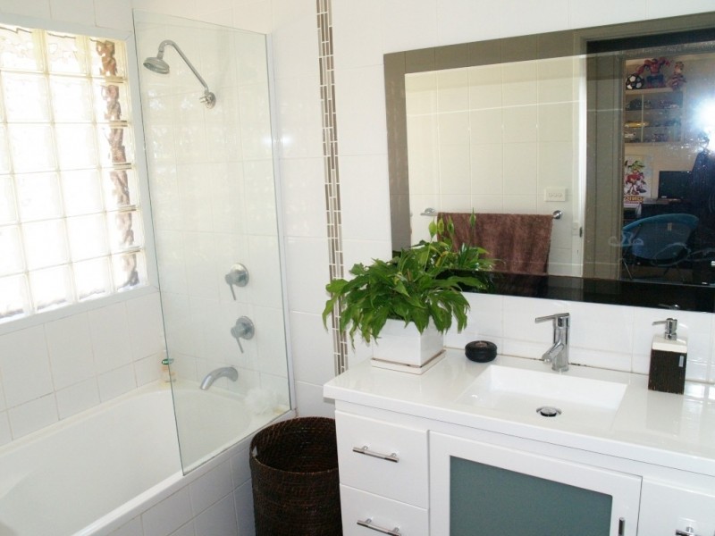 28 Minyama Parade, Bega NSW 2550