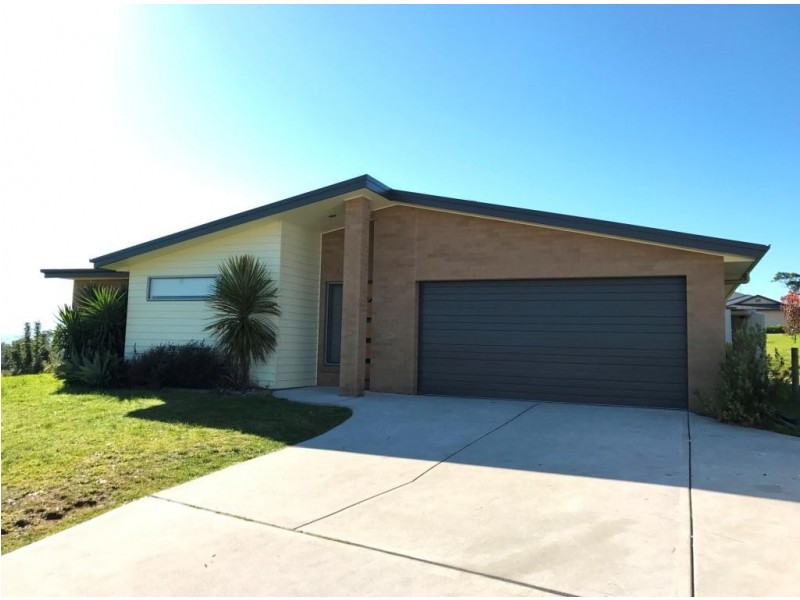 60 Glen Mia Drive, Bega NSW 2550