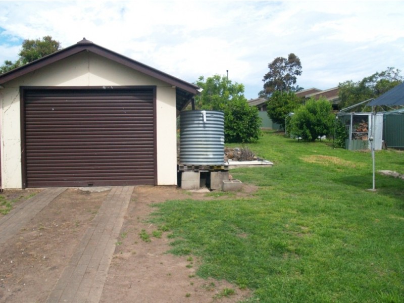 10 Wallace St, Bega NSW 2550