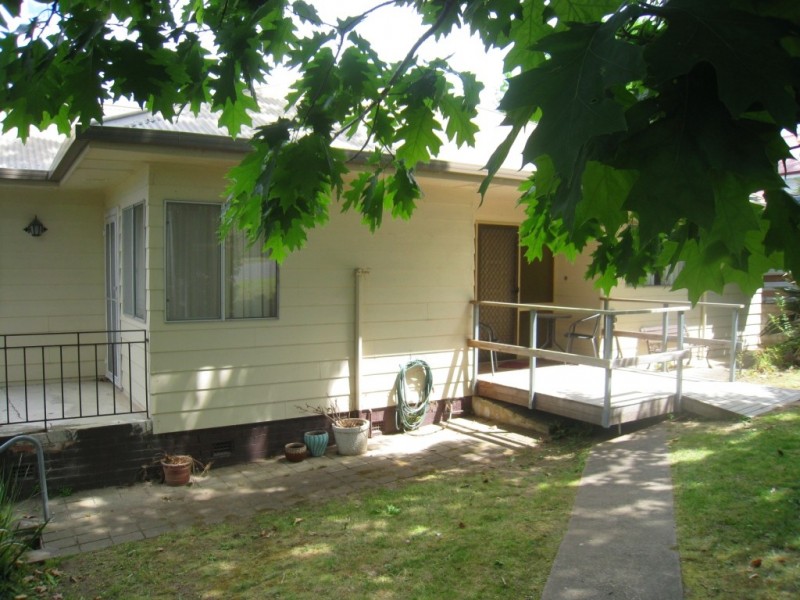 12 Belmore St, Bega NSW 2550