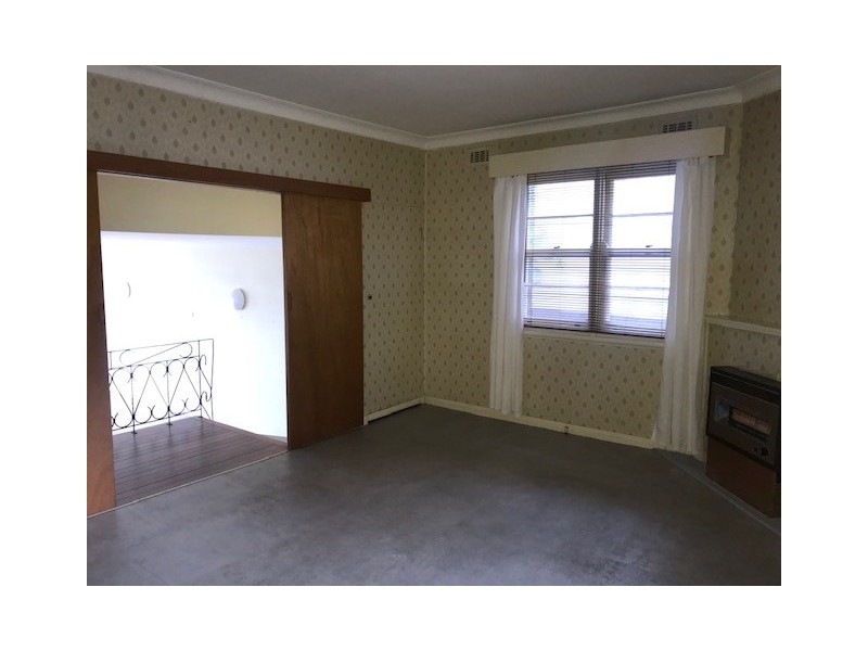 12 Belmore St, Bega NSW 2550