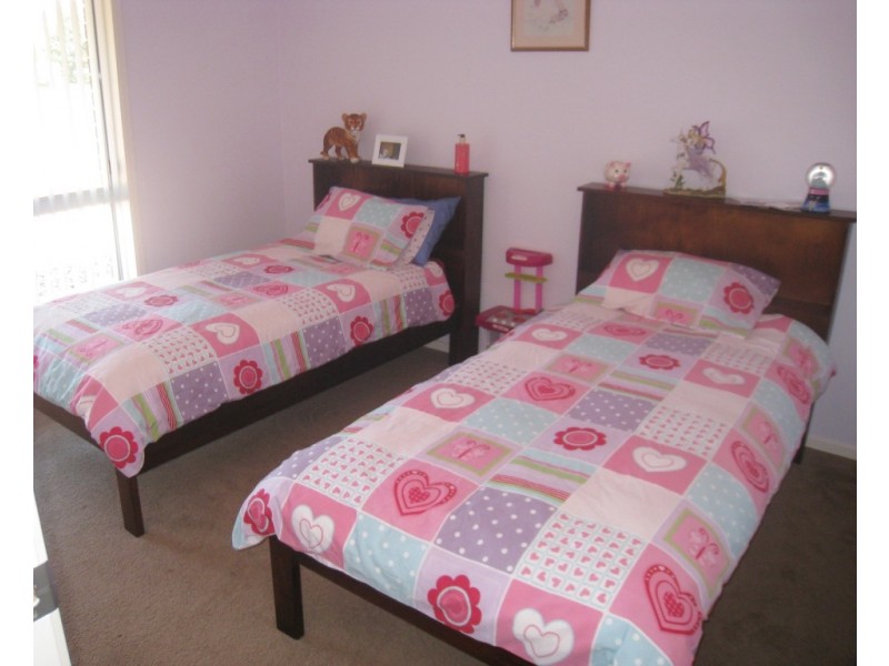 73 Max Slater Dr, Bega NSW 2550