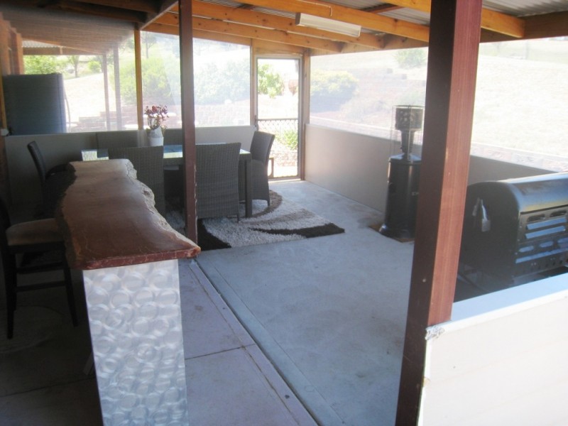 73 Max Slater Dr, Bega NSW 2550