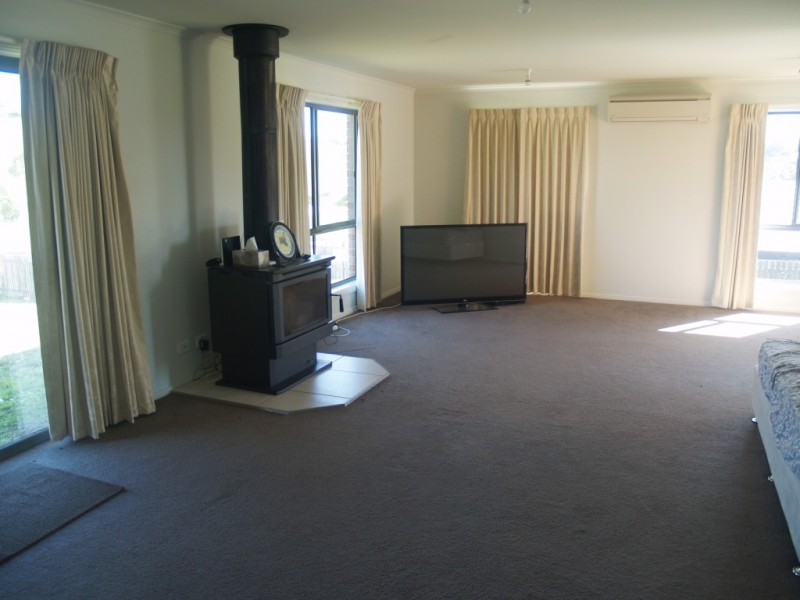 24 Howard Ave, Bega NSW 2550