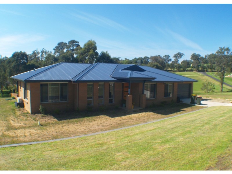 32 Stringy Park Close, Bega NSW 2550