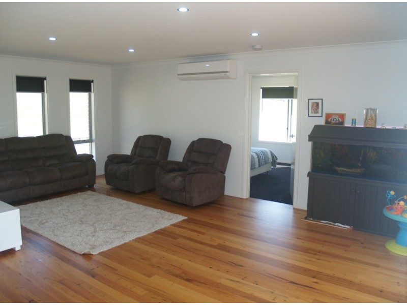 32 Stringy Park Close, Bega NSW 2550