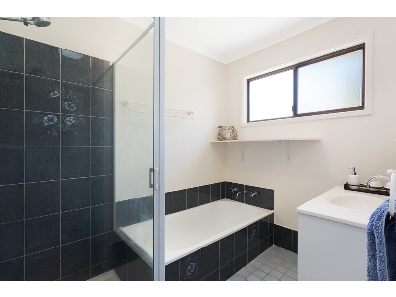 6 Game Crescent,, Bega NSW 2550