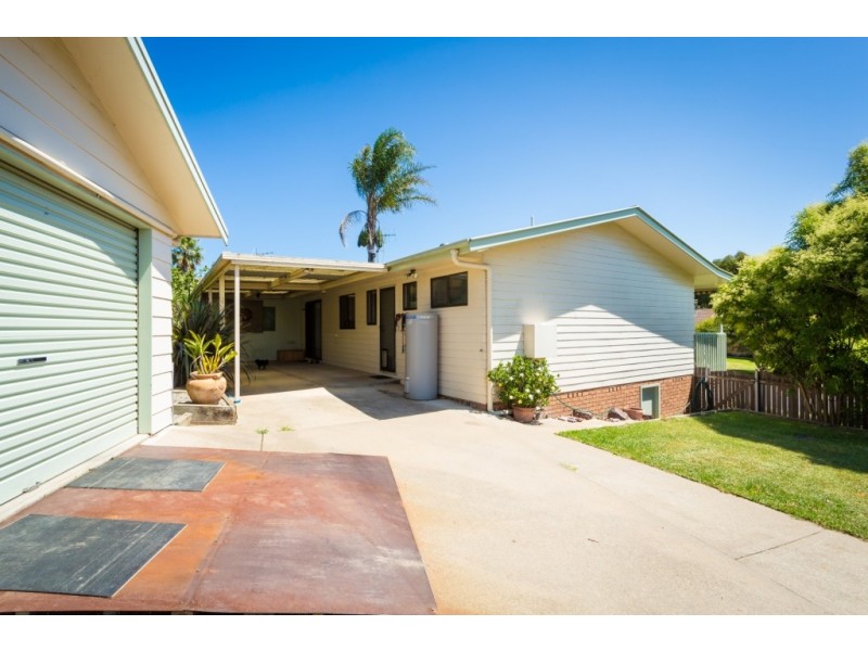 6 Game Crescent,, Bega NSW 2550