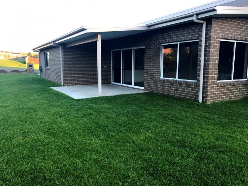 21 Koma Circuit, Bega NSW 2550