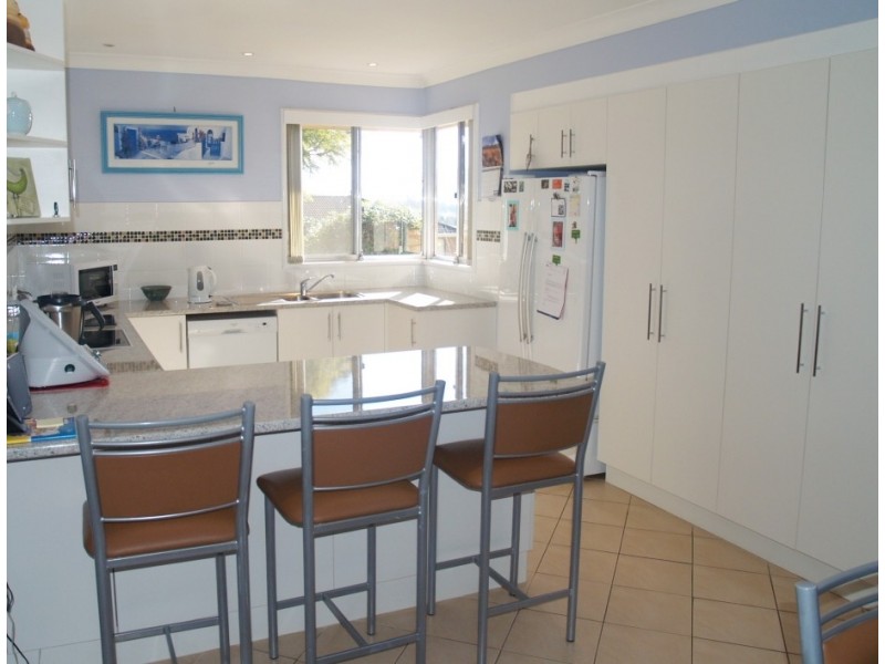 6 Taronga Crescent, Bega NSW 2550