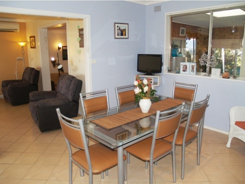 6 Taronga Crescent, Bega NSW 2550