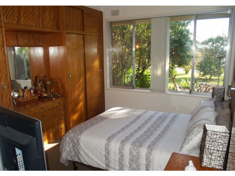 6 Taronga Crescent, Bega NSW 2550