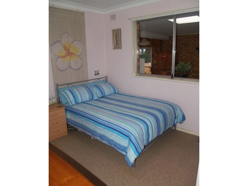 6 Taronga Crescent, Bega NSW 2550