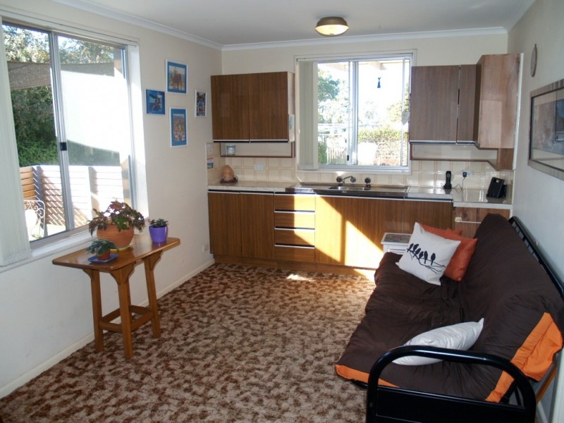 6 Taronga Crescent, Bega NSW 2550