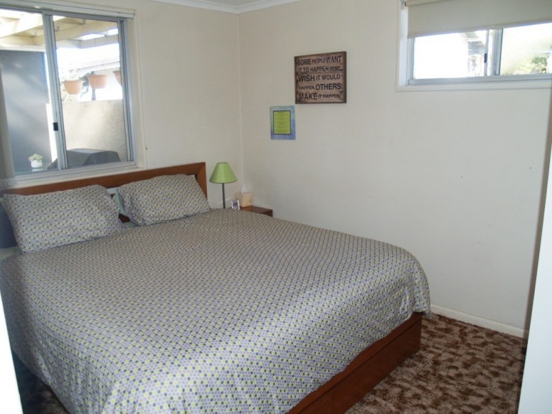 6 Taronga Crescent, Bega NSW 2550