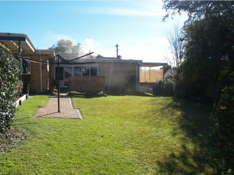 6 Taronga Crescent, Bega NSW 2550