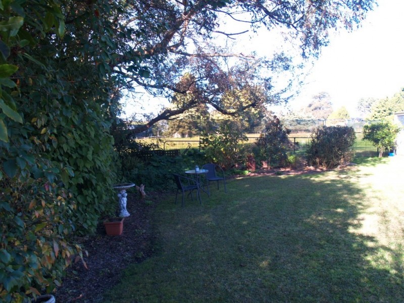 6 Taronga Crescent, Bega NSW 2550