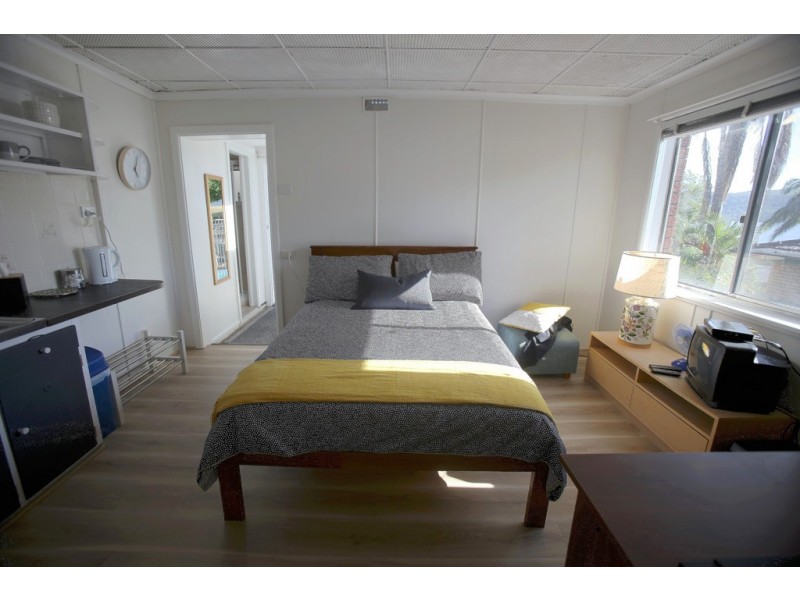 7 Gosford Street, Point Clare NSW 2250