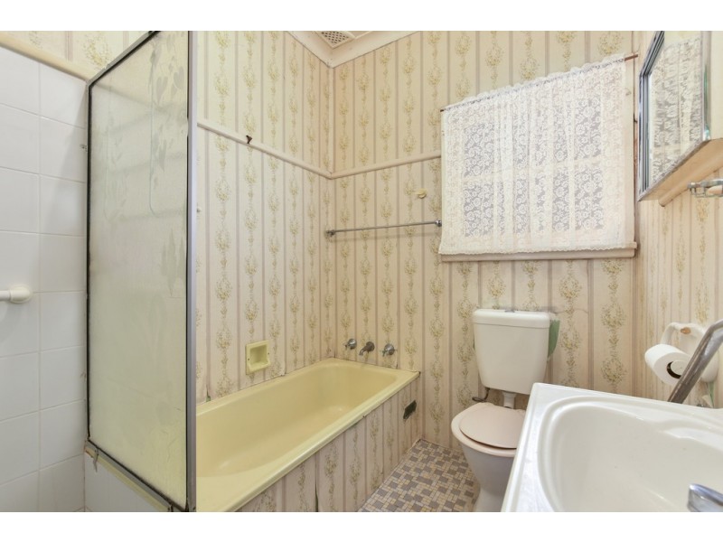 35 McMasters Road, Woy Woy NSW 2256