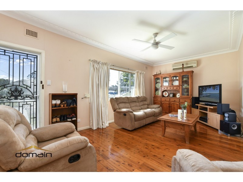 35 Boronia Avenue, Woy Woy NSW 2256