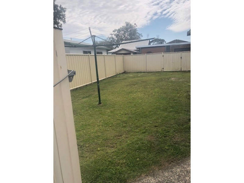 1/35 Dunalban Aveunue, Woy Woy NSW 2256