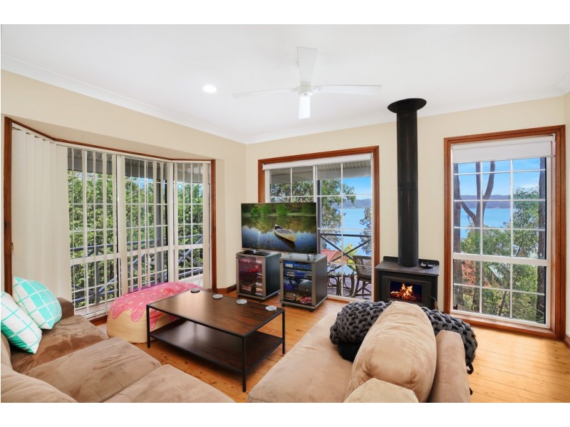 327A Avoca Drive, Green Point NSW 2251