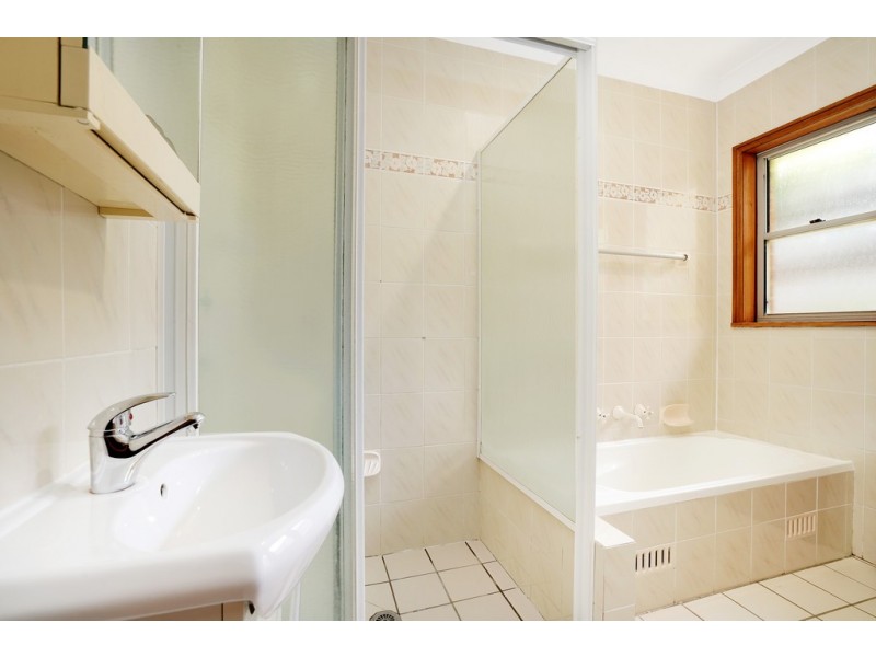 327A Avoca Drive, Green Point NSW 2251