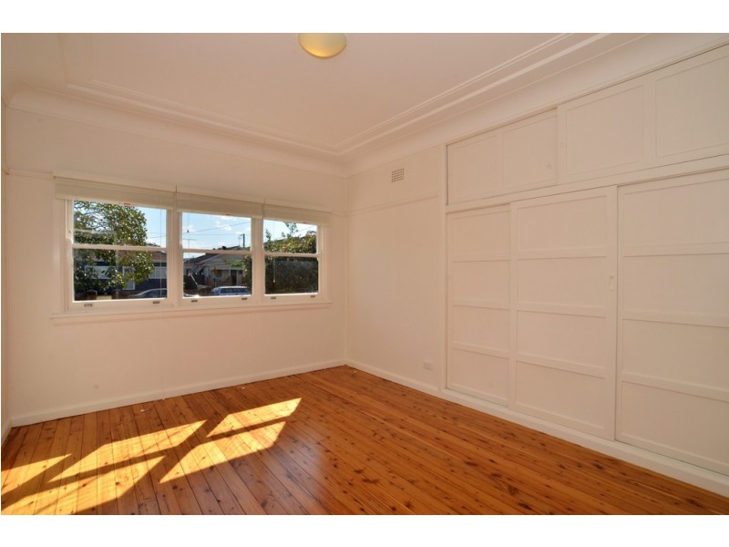 194 Memorial Ave, Ettalong Beach NSW 2257