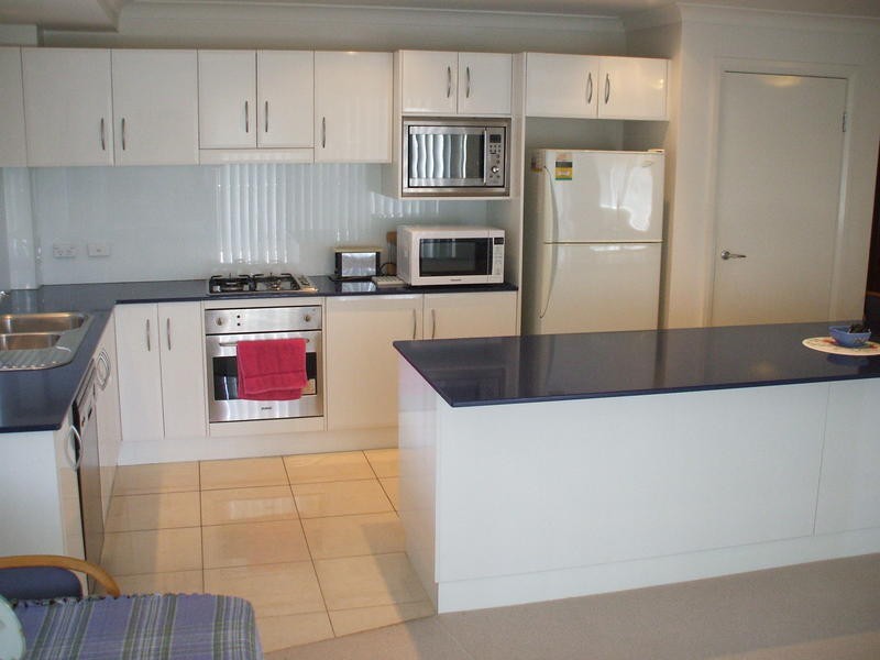 2/1 Creighton Lane, Point Frederick NSW 2250