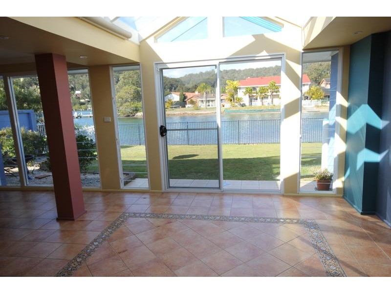 27 Nautilus Crescent, St Huberts Island NSW 2257