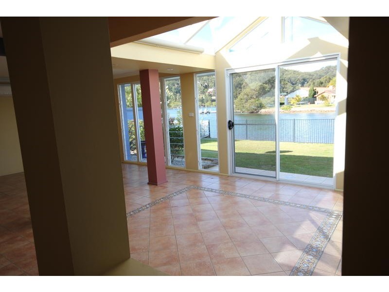 27 Nautilus Crescent, St Huberts Island NSW 2257