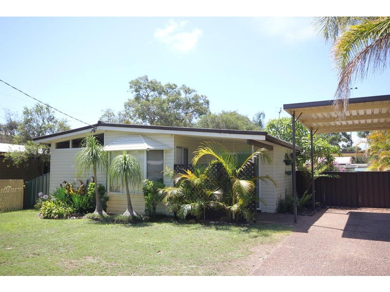 34 Boronia Avenue, Woy Woy NSW 2256