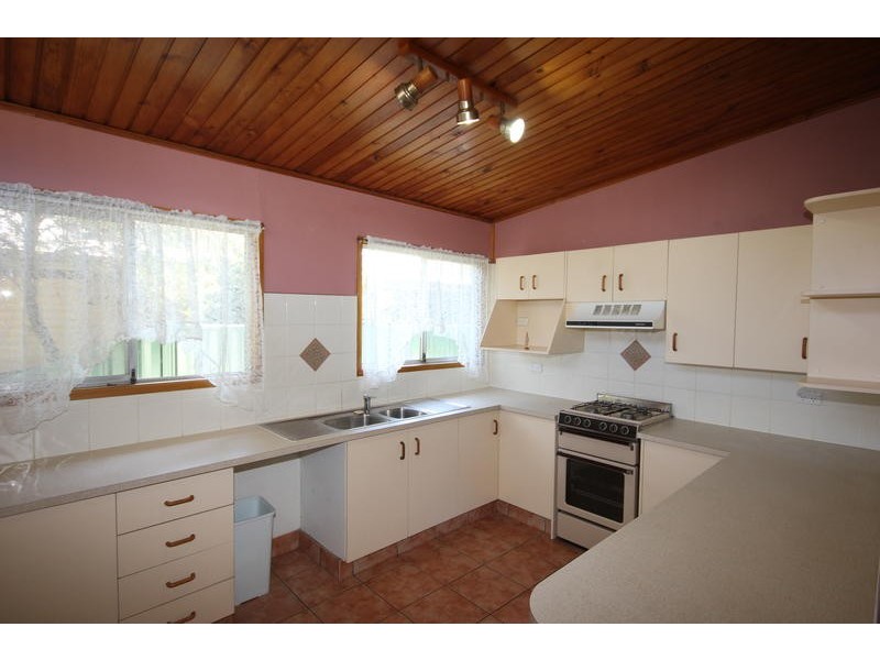 34 Boronia Avenue, Woy Woy NSW 2256