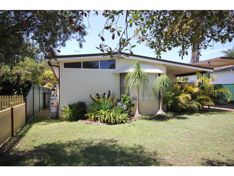 34 Boronia Ave, Woy Woy NSW 2256