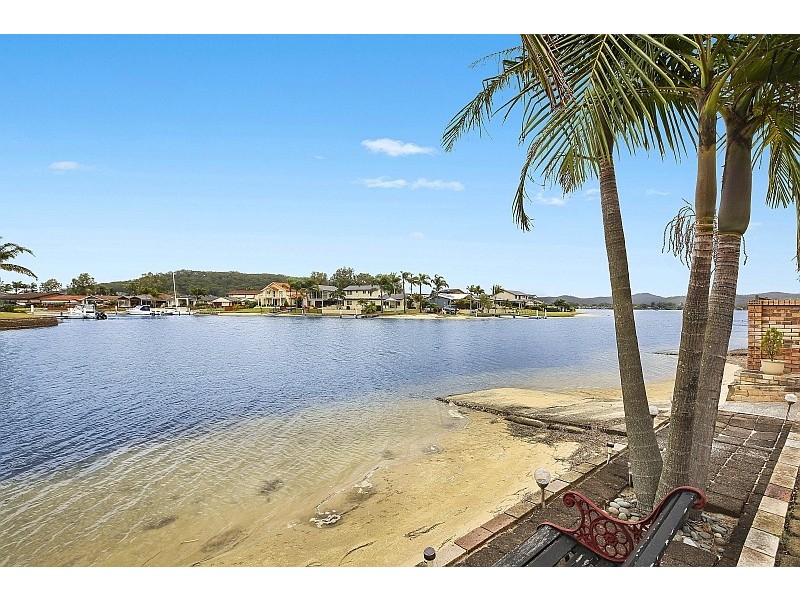 84 Helmsman Boulevard, St Huberts Island NSW 2257