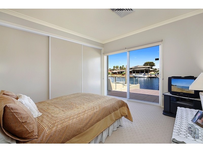 80 Helmsman Boulevard, St Huberts Island NSW 2257