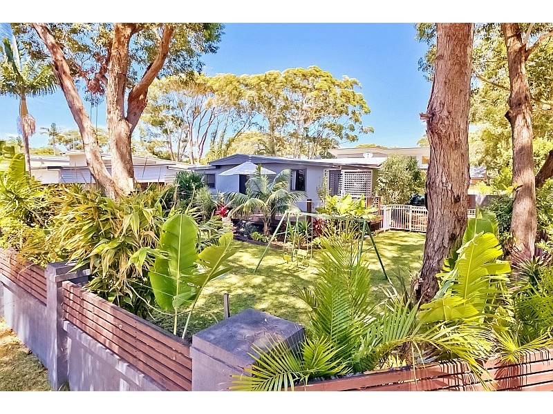 21 Bateau Bay Road, Bateau Bay NSW 2261