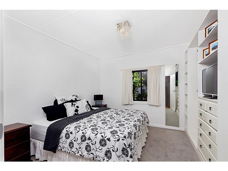 21 Bateau Bay Road, Bateau Bay NSW 2261