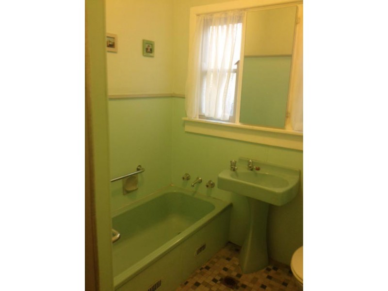 32 Boronia Avenue, Woy Woy NSW 2256