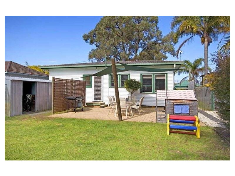 32 Boronia Avenue, Woy Woy NSW 2256