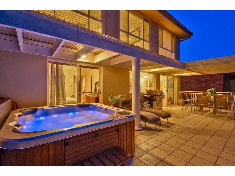 85 Albany Street, Point Frederick NSW 2250