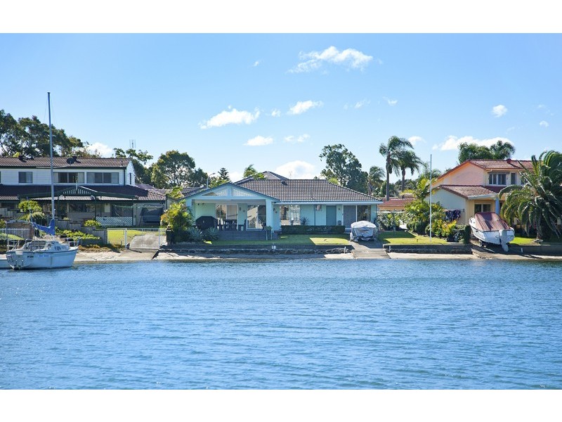 6 Mooring Place, St Huberts Island NSW 2257