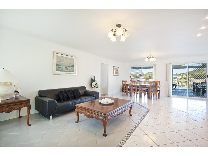 6 Mooring Place, St Huberts Island NSW 2257