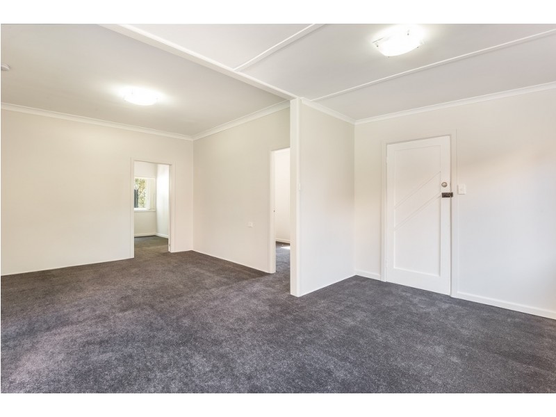 220 Railway Street, Woy Woy NSW 2256